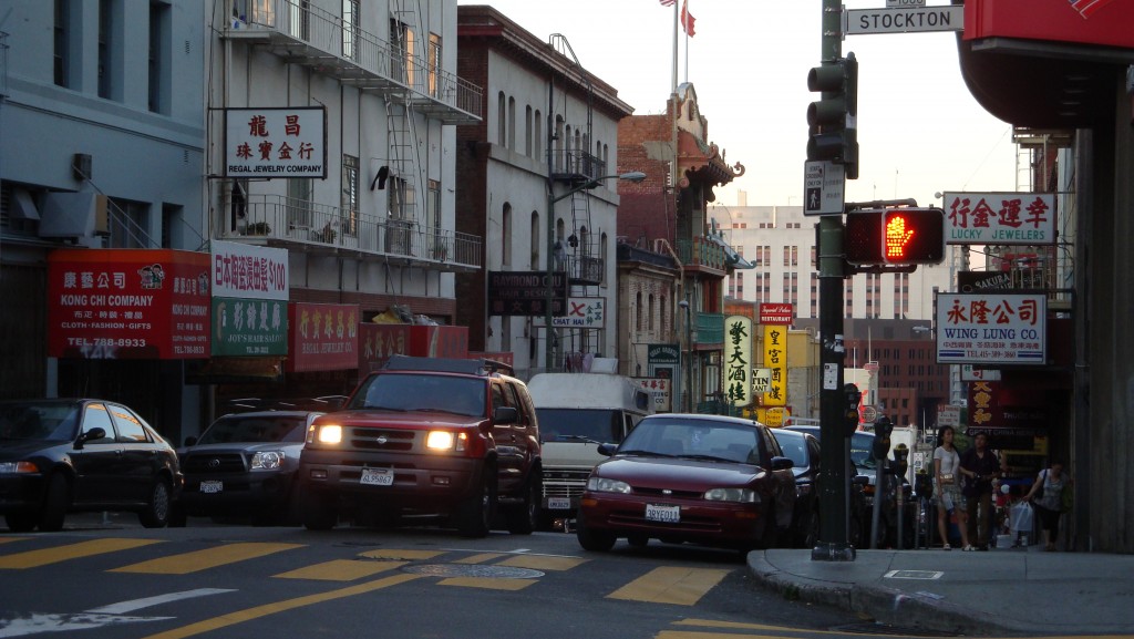 Chinatown bizim Misir Carsisi gibi... Geceleri ise oldukca issiz..