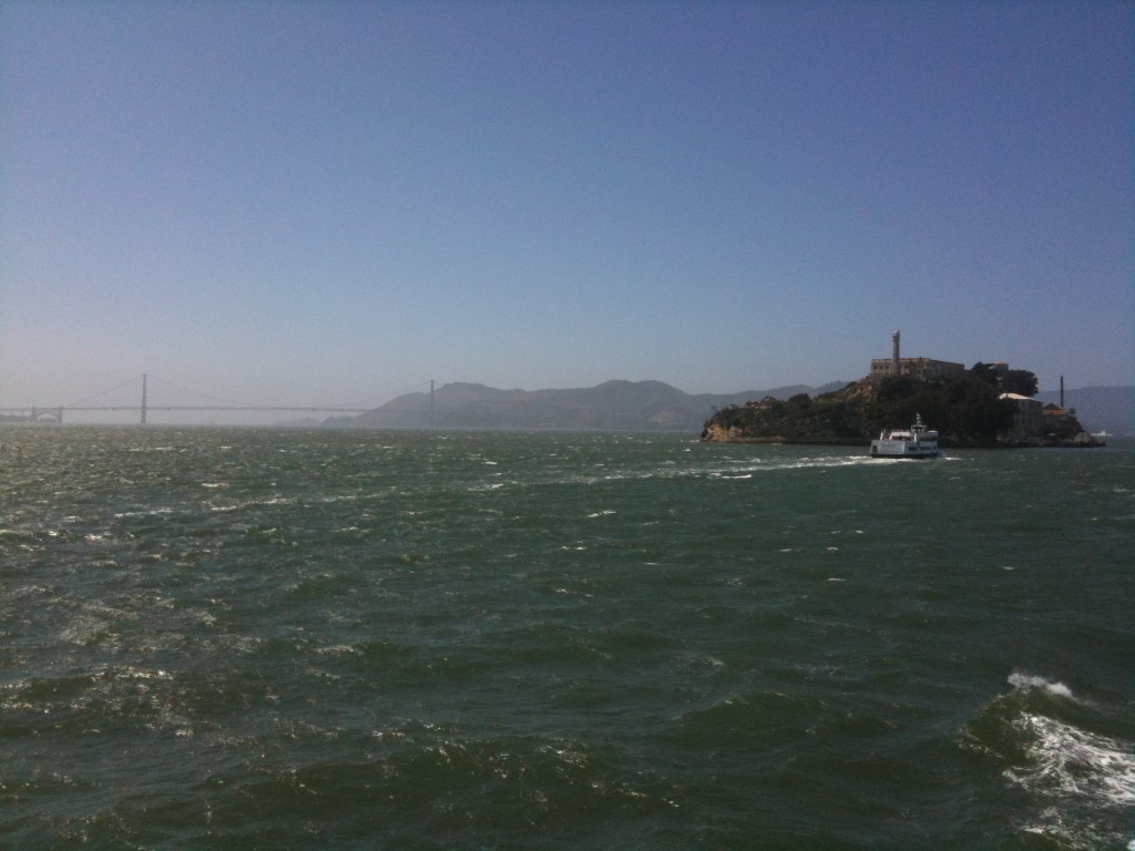 Alcatraz adasi ve Golden Gate köprüsü... 